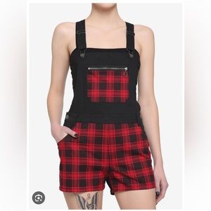 Hot topic black and red plaid shorts!